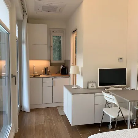 Casabella-lago Maggiore * Lesa