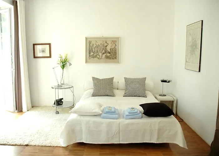 Casabella-lago Maggiore 4*